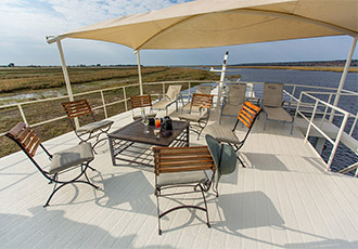 Photo Safari houseboat on Chobe River